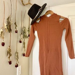 Long sleeved, no shoulder dress 🍂